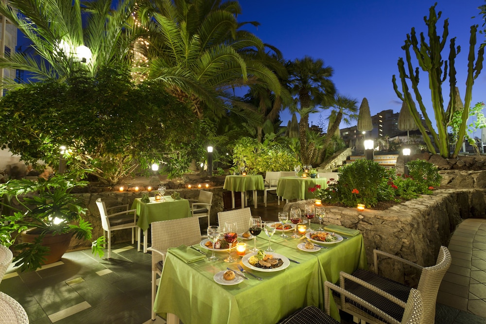 Seaside Sandy Beach — Restaurant & bars in Playa del Ingles, Canary Islands