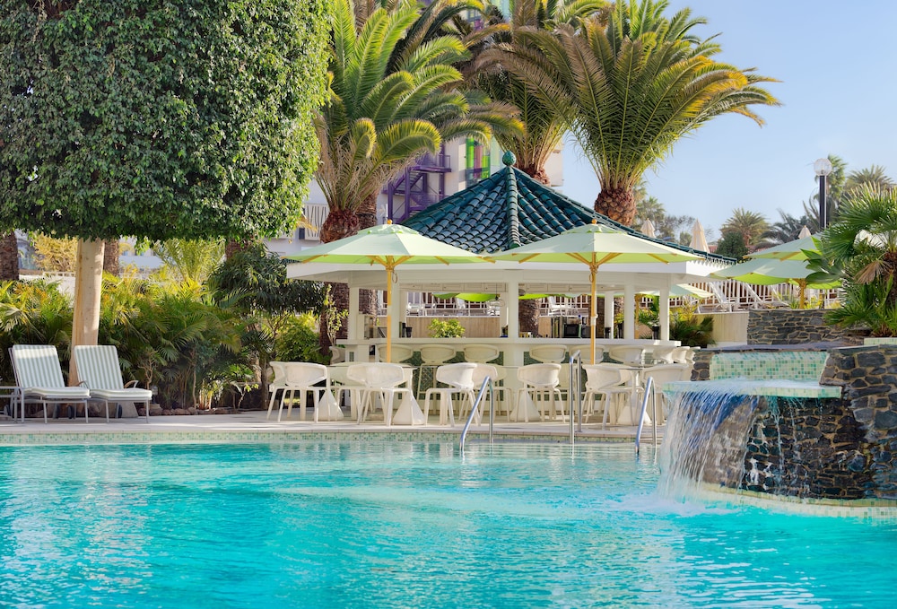 Seaside Sandy Beach — Swimming pool in Playa del Ingles, Canary Islands