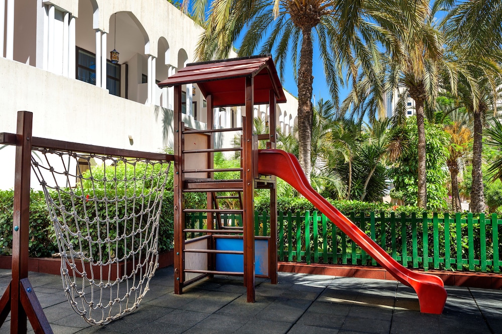 Seaside Sandy Beach — Attractions for children in Playa del Ingles, Canary Islands