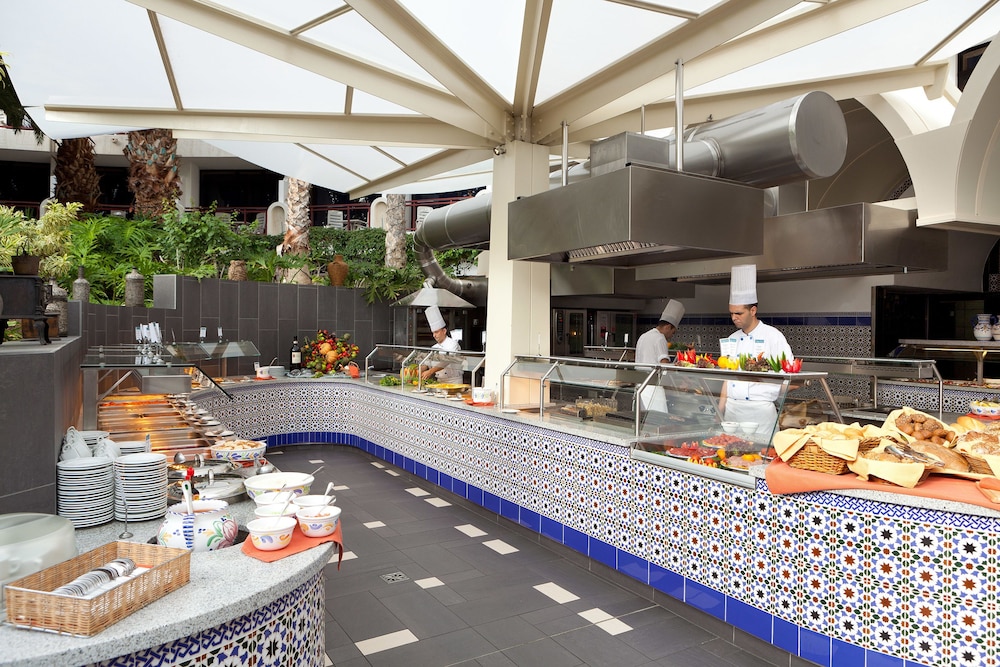 Seaside Sandy Beach — Restaurant & bars in Playa del Ingles, Canary Islands