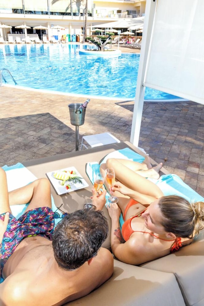 CM Castell de Mar Hotel — Swimming pool in Cala Millor, Balearic Islands