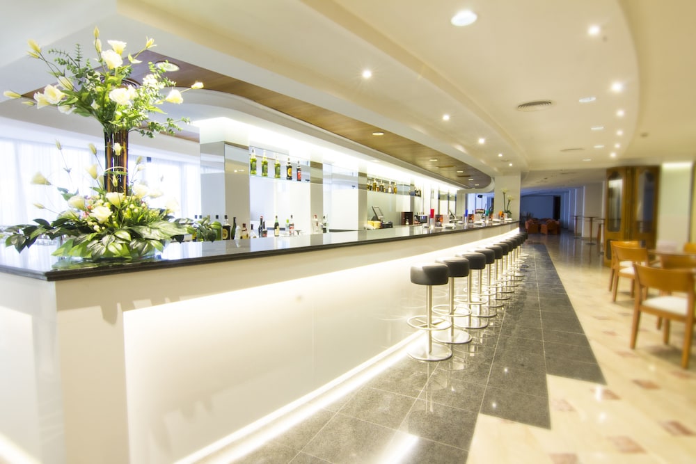 CM Castell de Mar Hotel — Restaurant & bars in Cala Millor, Balearic Islands