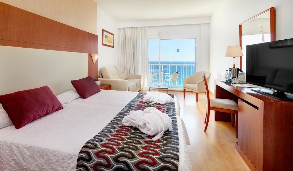 CM Castell de Mar Hotel — Hotel rooms in Cala Millor, Balearic Islands