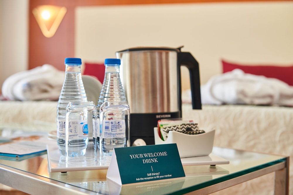 CM Castell de Mar Hotel — Hotel rooms in Cala Millor, Balearic Islands