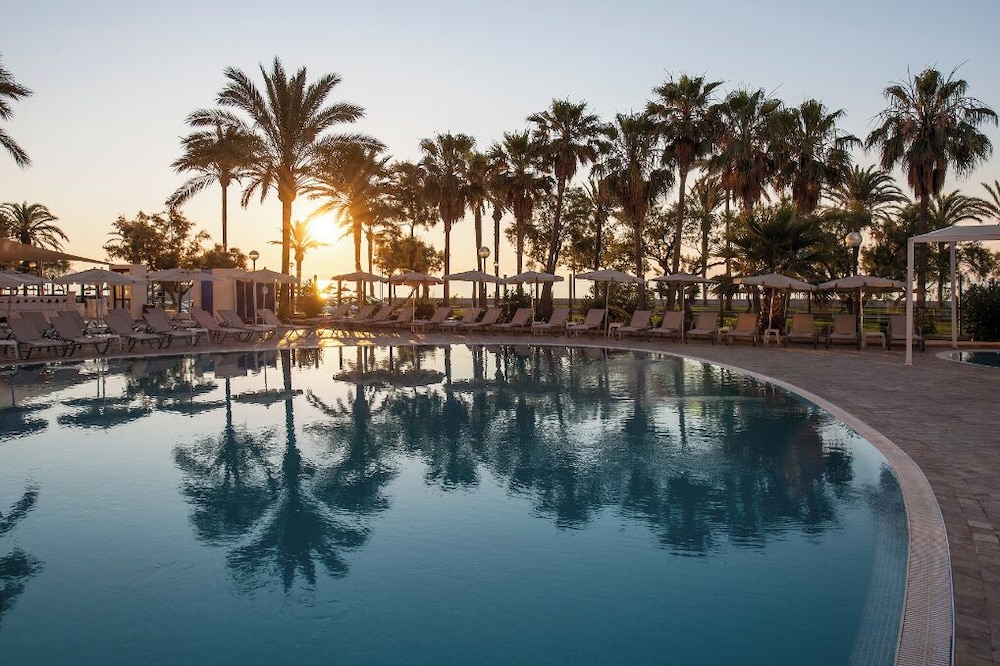 CM Castell de Mar Hotel — Swimming pool in Cala Millor, Balearic Islands