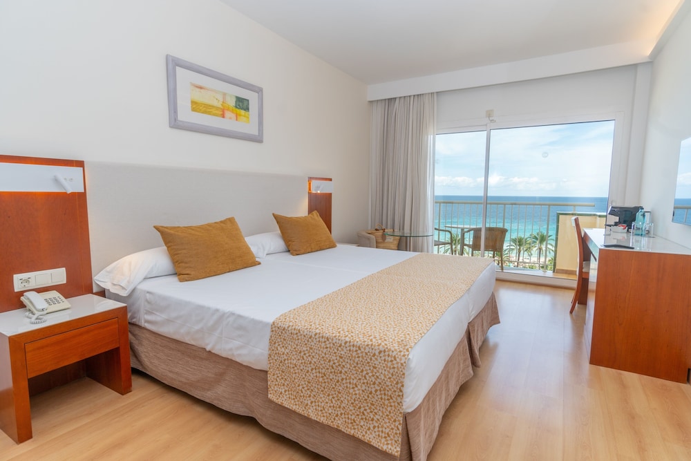 CM Castell de Mar Hotel — Hotel rooms in Cala Millor, Balearic Islands