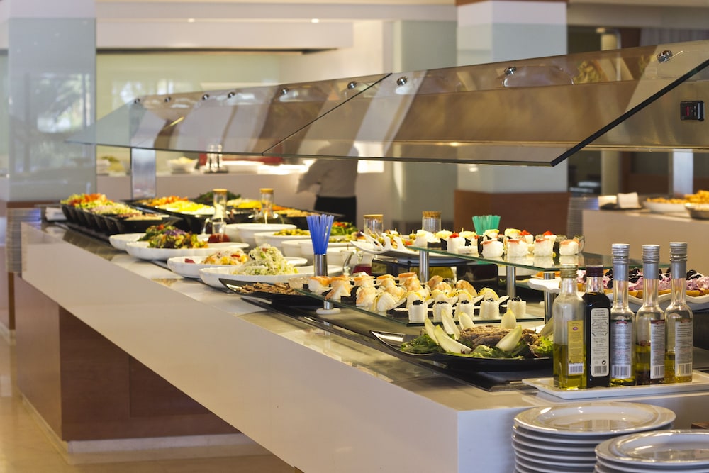 CM Castell de Mar Hotel — Restaurant & bars in Cala Millor, Balearic Islands