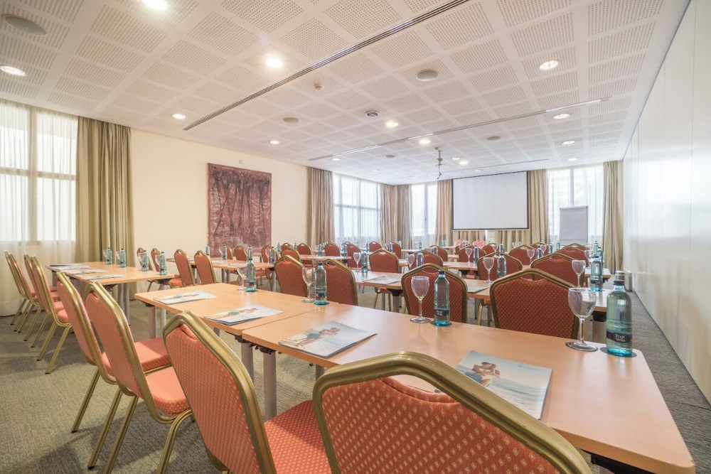 CM Castell de Mar Hotel — Restaurant & bars in Cala Millor, Balearic Islands