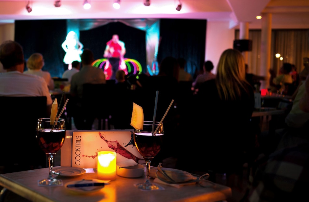 CM Castell de Mar Hotel — Restaurant & bars in Cala Millor, Balearic Islands