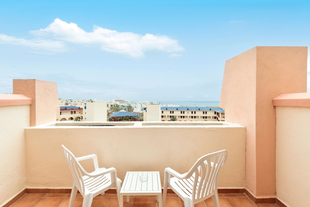 Hotel Best Jacaranda — Hotel rooms in Costa Adeje, Canary Islands