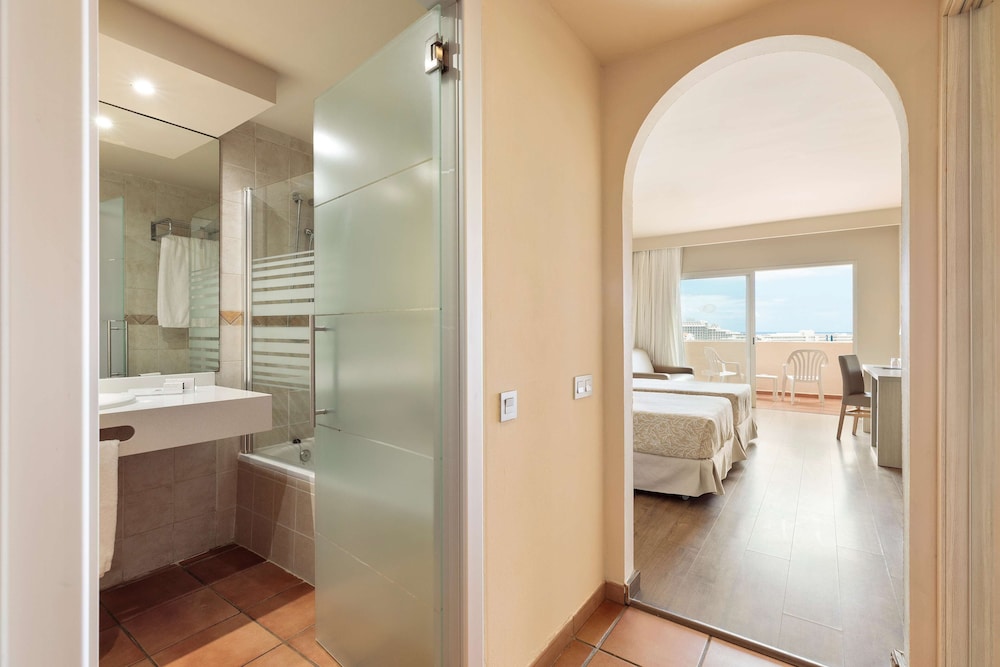 Hotel Best Jacaranda — Hotel rooms in Costa Adeje, Canary Islands