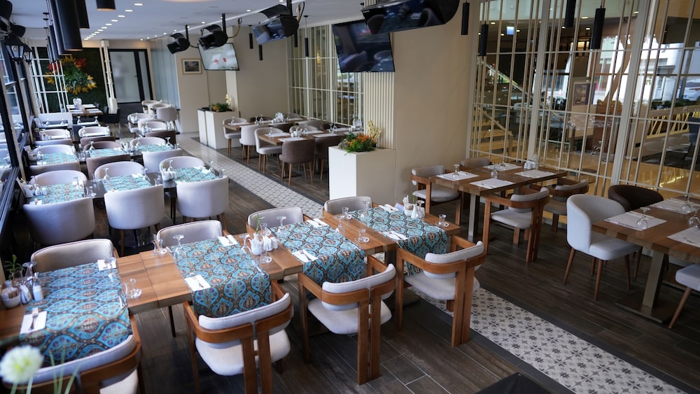 Dedeman Istanbul — Restaurant & bars in Istanbul, Istanbul
