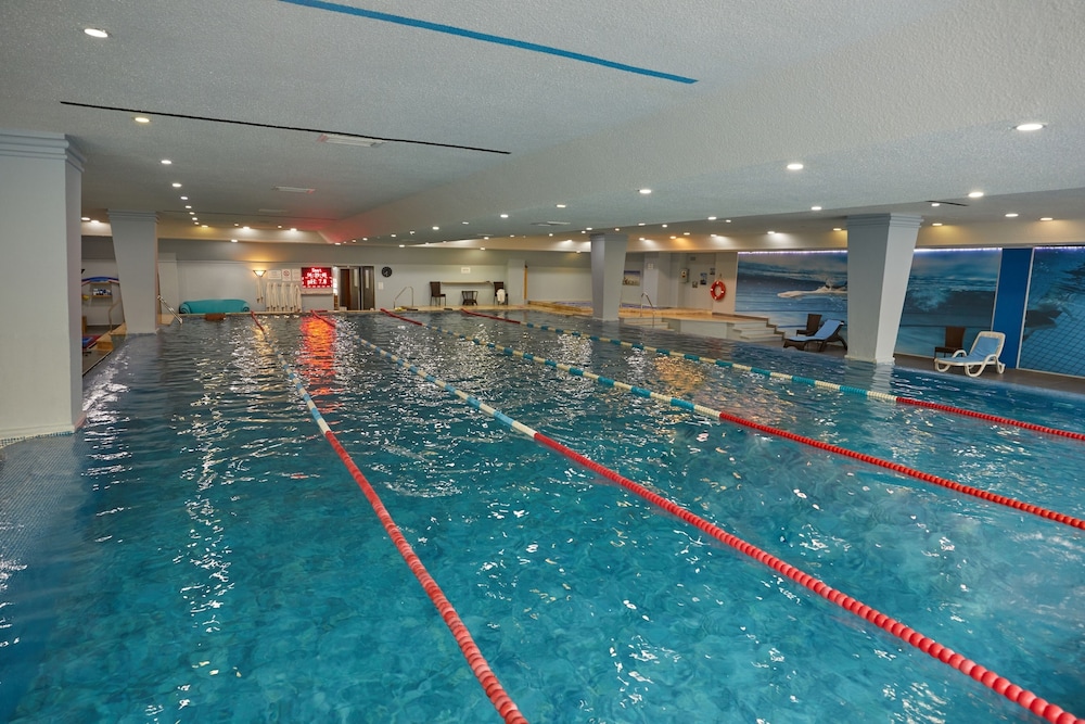 Dedeman Istanbul — Swimming pool in Istanbul, Istanbul