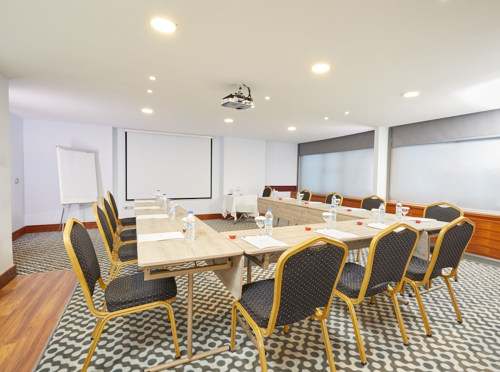 Dedeman Istanbul — Hotel building in Istanbul, Istanbul