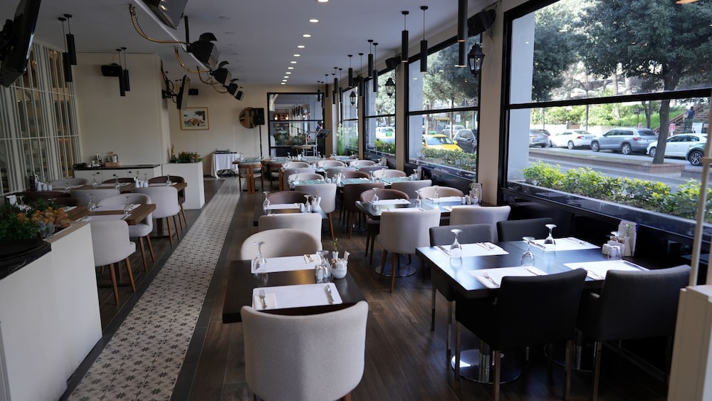 Dedeman Istanbul — Restaurant & bars in Istanbul, Istanbul