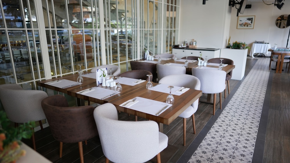 Dedeman Istanbul — Restaurant & bars in Istanbul, Istanbul