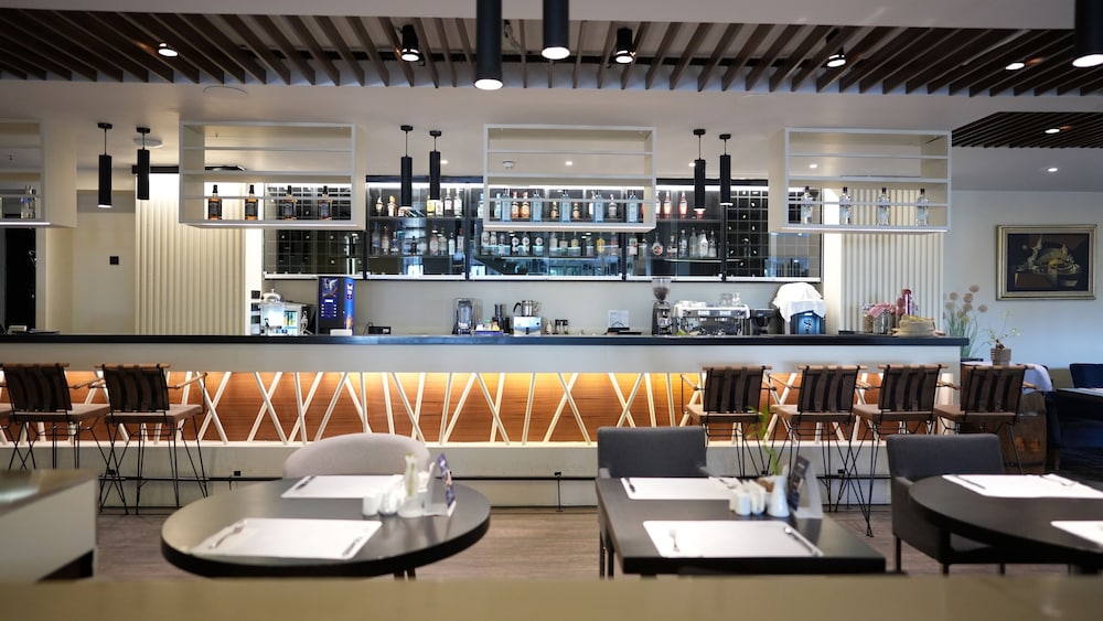 Dedeman Istanbul — Restaurant & bars in Istanbul, Istanbul