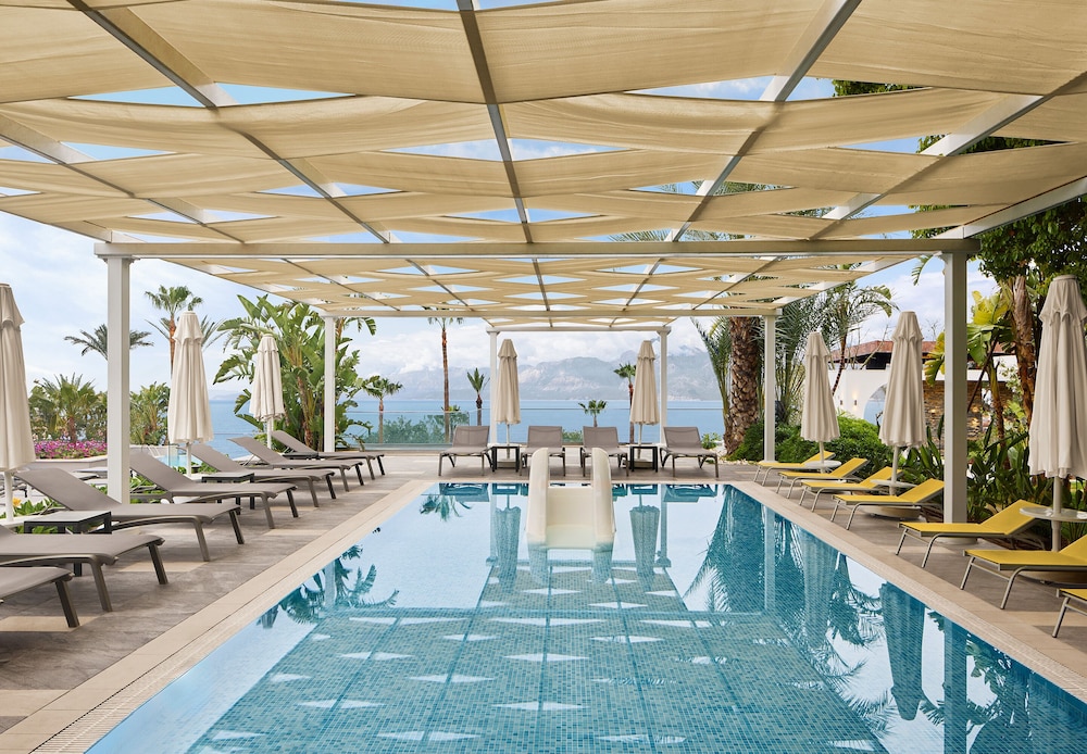 Akra Antalya — Swimming pool in Antalya
