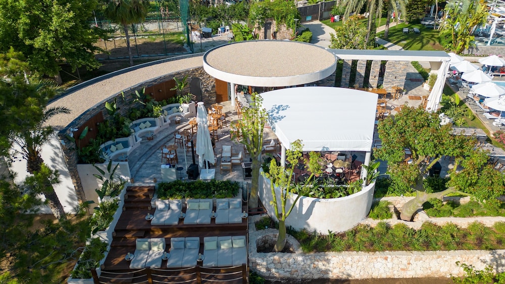 Akra Antalya — Restaurant & bars in Antalya