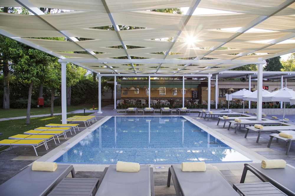 Akra Antalya — Swimming pool in Antalya