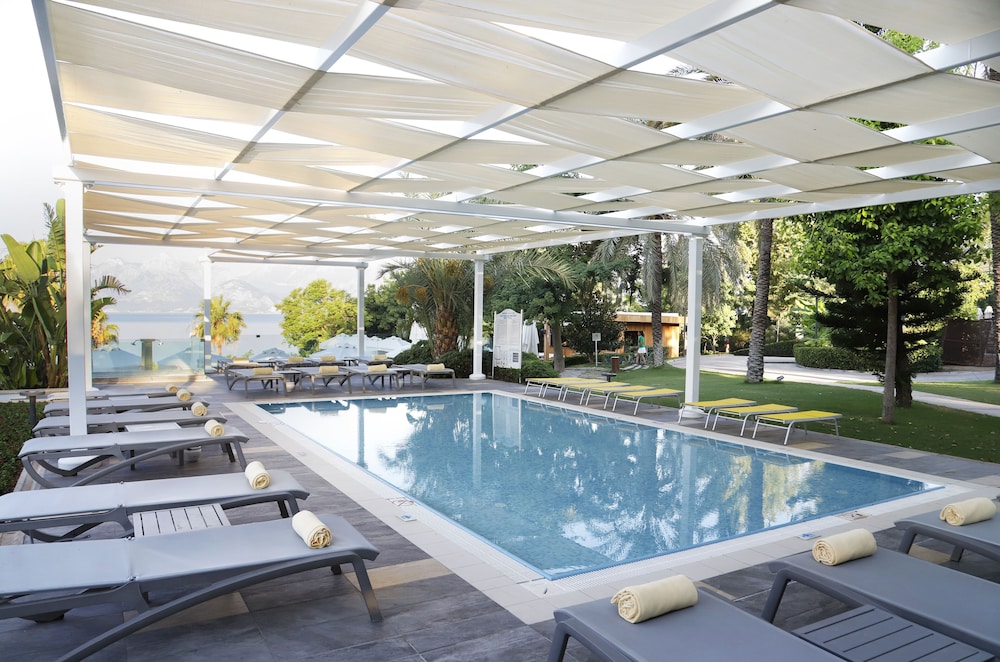 Akra Antalya — Swimming pool in Antalya