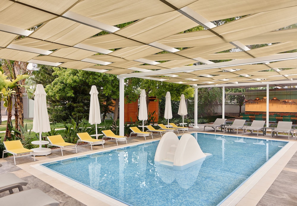 Akra Antalya — Swimming pool in Antalya