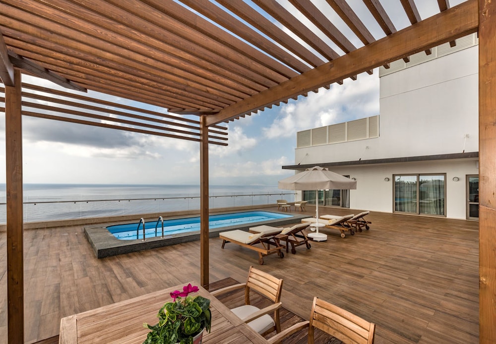 Akra Antalya — Swimming pool in Antalya
