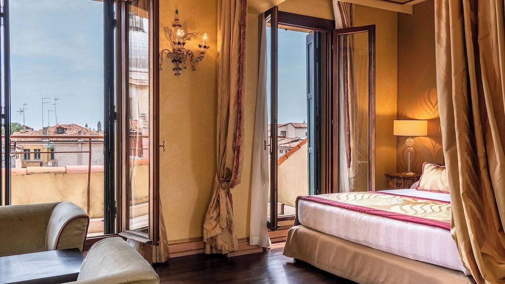 Amadeus Hotel
