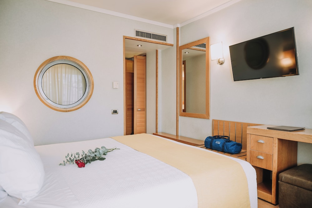 Athenian Callirhoe Hotel — Hotel rooms in Athens, Attica