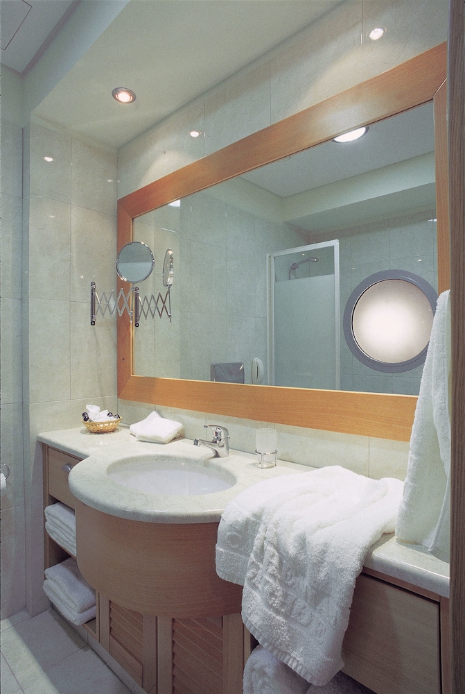 Athenian Callirhoe Hotel — Hotel rooms in Athens, Attica