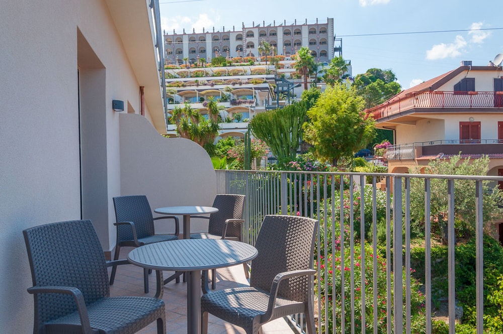 Hotel Antares — Rooms in Letojanni, Sicily