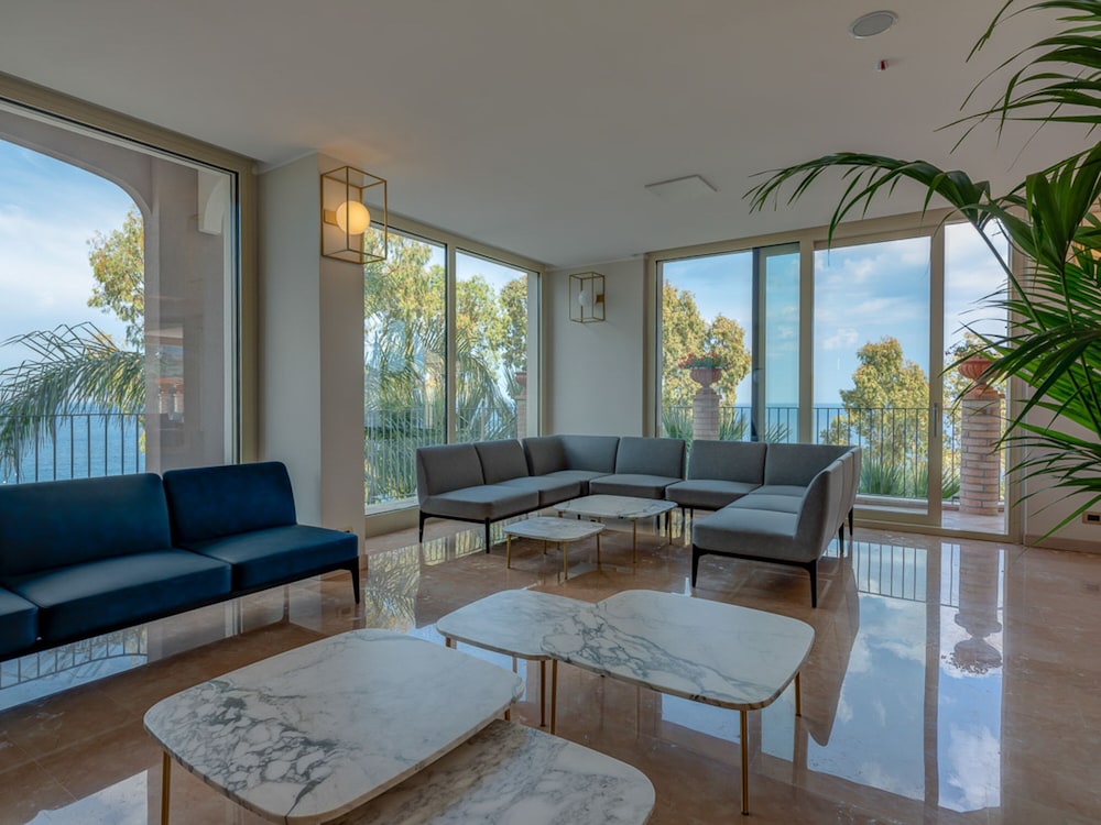 Hotel Antares — Hotel rooms in Letojanni, Sicily