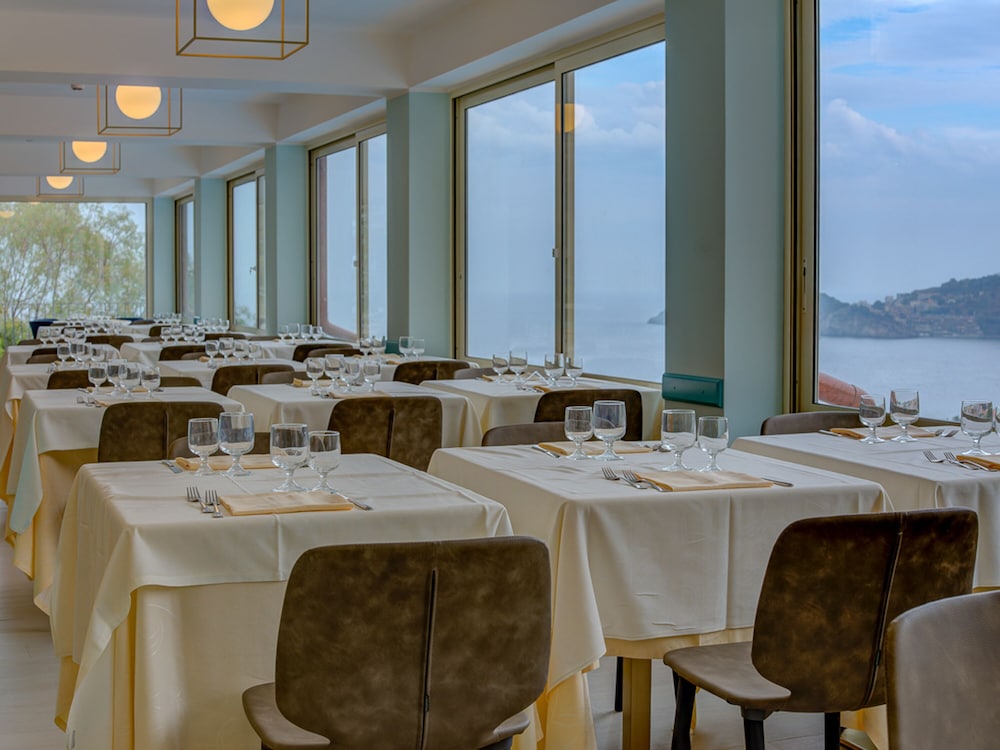 Hotel Antares — Restaurant in Letojanni, Sicily