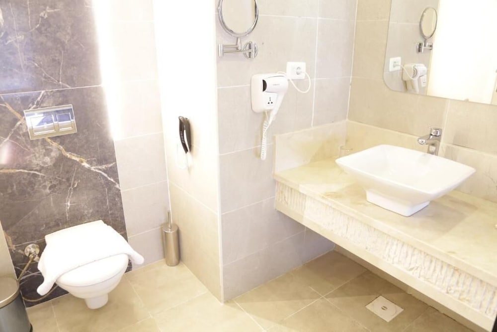Aladdin Beach Resort - Families and Couples Only — Hotel rooms in Hurghada, Red Sea