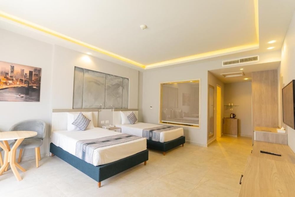 Aladdin Beach Resort - Families and Couples Only — Hotel rooms in Hurghada, Red Sea