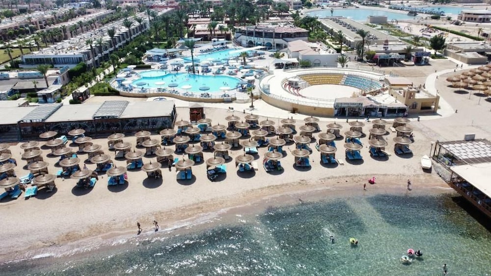 Aladdin Beach Resort - Families and Couples Only — Beach in Hurghada, Red Sea