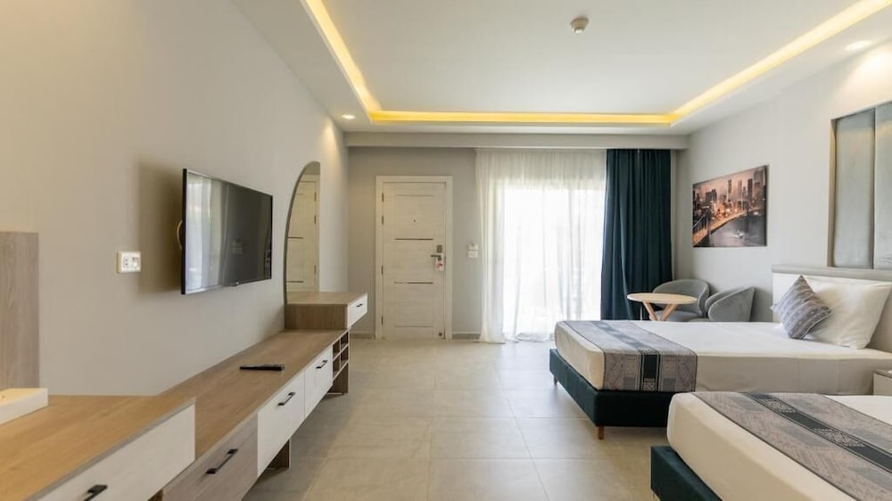 Aladdin Beach Resort - Families and Couples Only — Hotel rooms in Hurghada, Red Sea