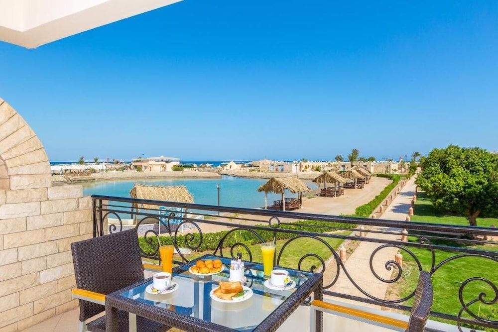 Aladdin Beach Resort - Families and Couples Only — Hotel rooms in Hurghada, Red Sea