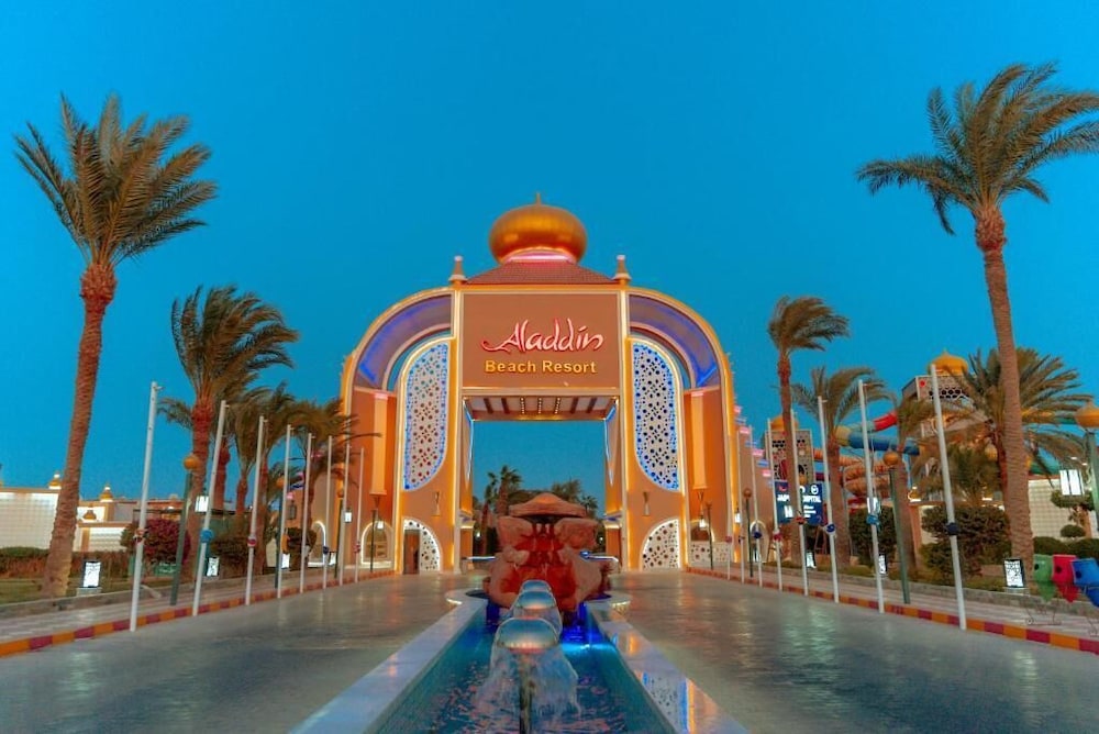 Aladdin Beach Resort - Families and Couples Only — Hotel building in Hurghada, Red Sea
