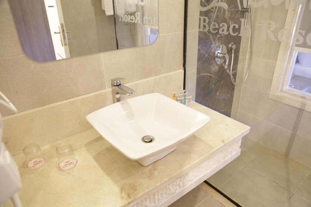 Aladdin Beach Resort - Families and Couples Only — Hotel rooms in Hurghada, Red Sea