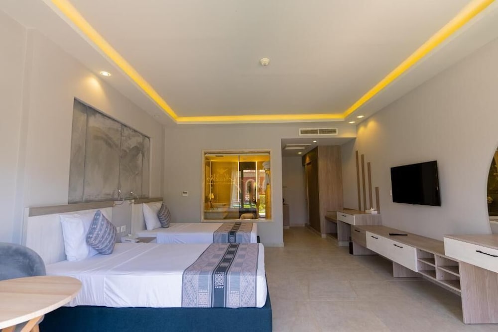 Aladdin Beach Resort - Families and Couples Only — Hotel rooms in Hurghada, Red Sea