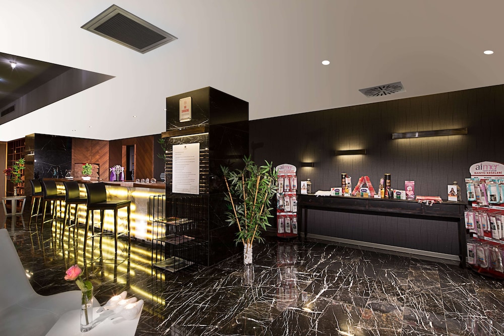 Doubletree By Hilton Istanbul Old Town — Restaurant & bars in Istanbul, Istanbul