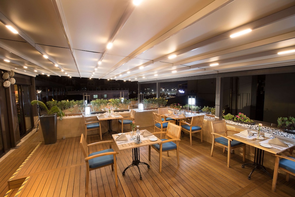 Doubletree By Hilton Istanbul Old Town — Restaurant & bars in Istanbul, Istanbul