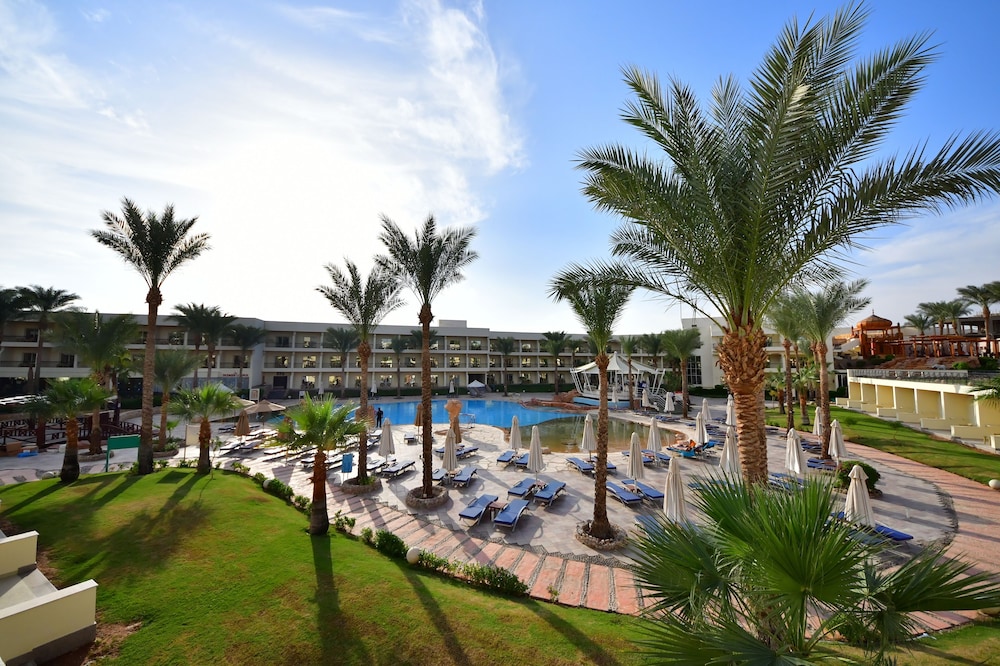 Xperience Kiroseiz Premier — Swimming pool in Sharm El Sheikh, Red Sea