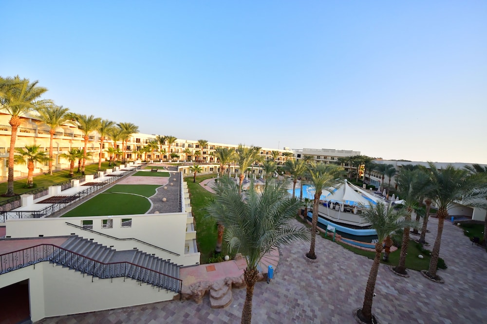 Xperience Kiroseiz Premier — Swimming pool in Sharm El Sheikh, Red Sea