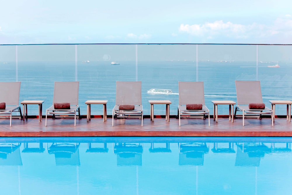 Doubletree by Hilton Istanbul Moda — Swimming pool in Istanbul, Istanbul