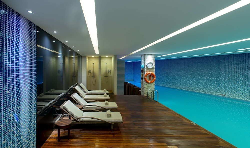 Doubletree by Hilton Istanbul Moda — Swimming pool in Istanbul, Istanbul