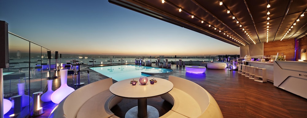Doubletree by Hilton Istanbul Moda — Swimming pool in Istanbul, Istanbul