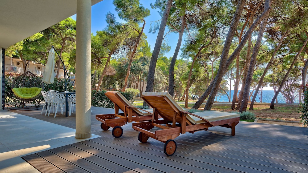 Park Plaza Arena Pula — Beach in Pula, Istria