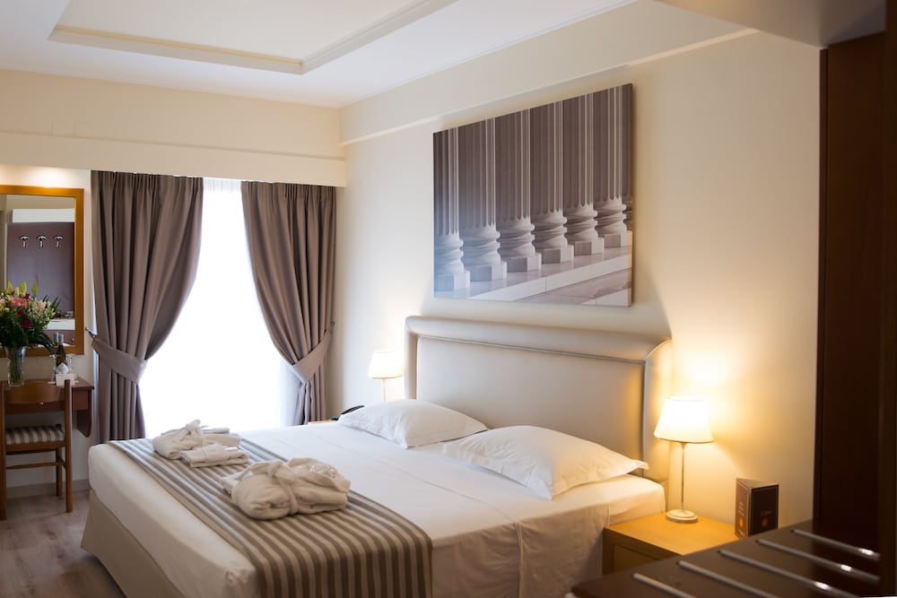 Athens Cypria Hotel — Hotel rooms in Athens, Attica